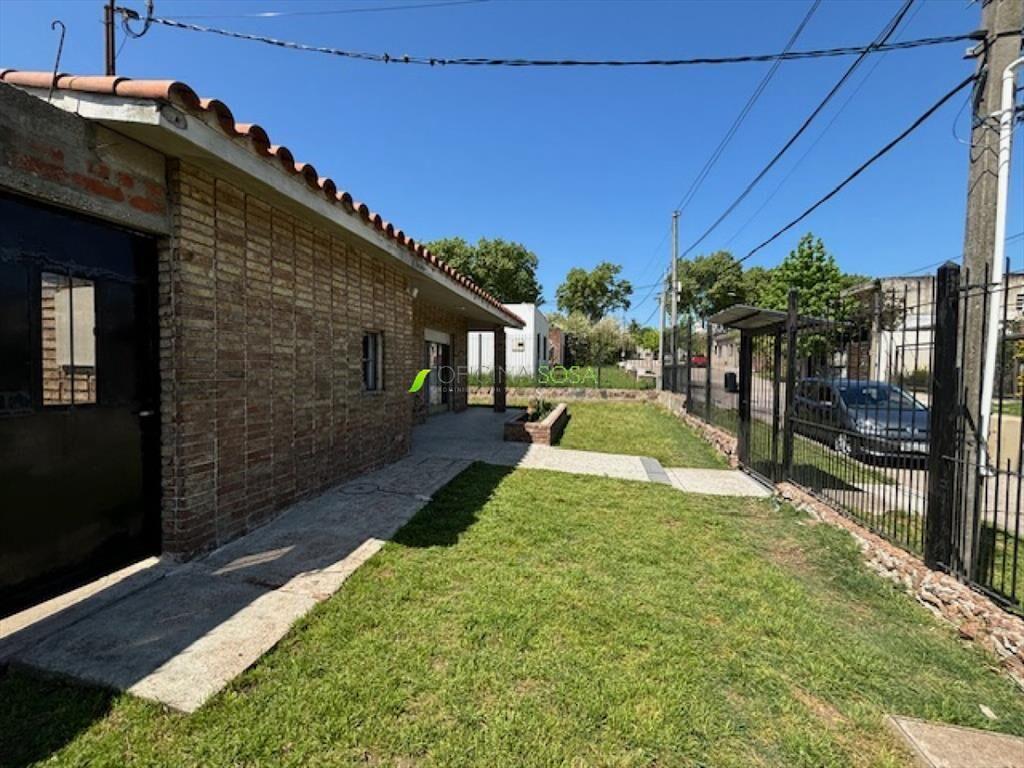 Oficina Sosa - Gauchos esquina Raffo chalet de buena constr