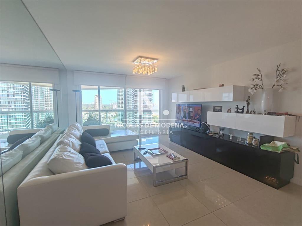 Apartamento de 2 dormitorios en Torre Aquarella