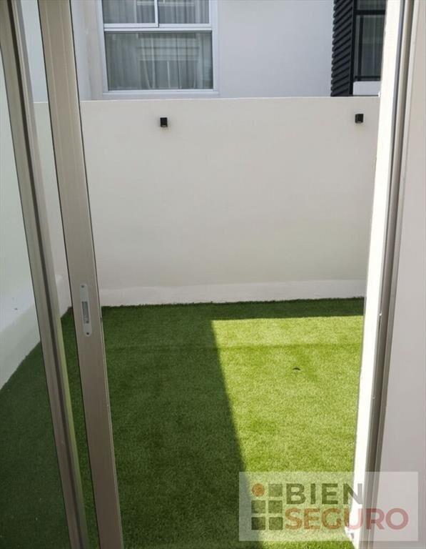 Cómodo monoambiente, planta baja con patio en venta en La B