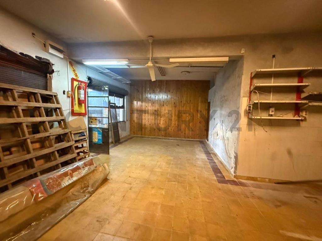 Alquiler amplio local Comercial al frente en Las Acacias ...