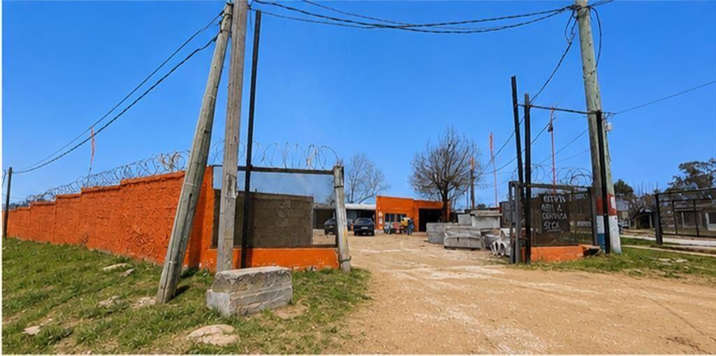 Venta terreno e instalaciones 1706mts Las Piedras.