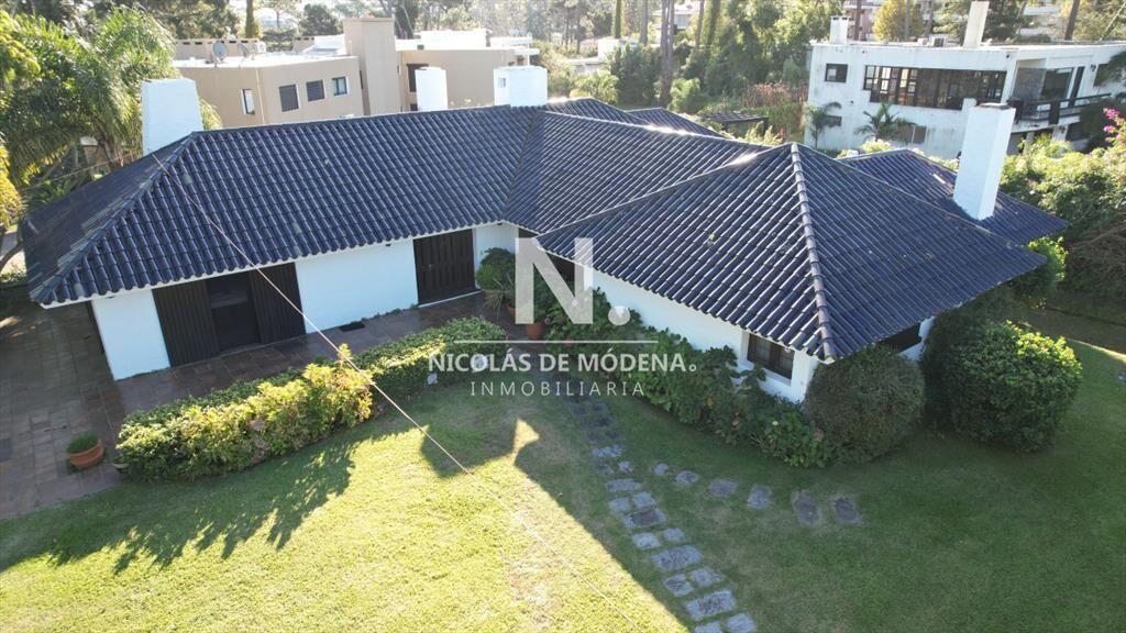 Espectacular casa en Playa Mansa, a metros del