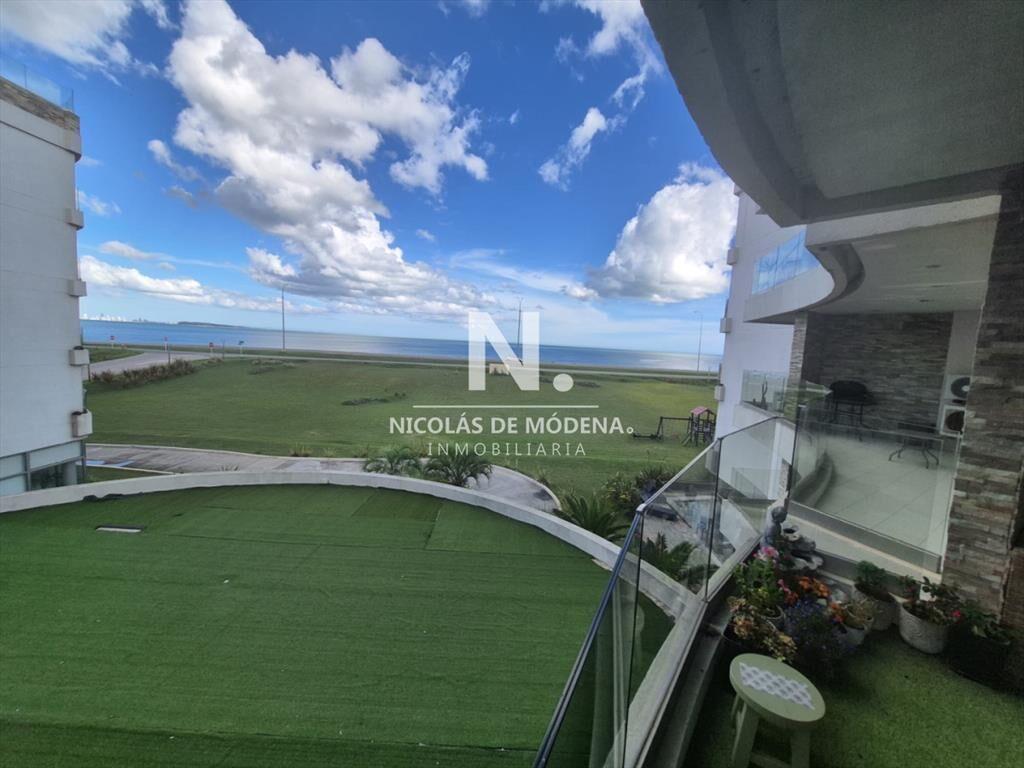 Apartamento en venta primera linea Playa Mansa Punta del Es