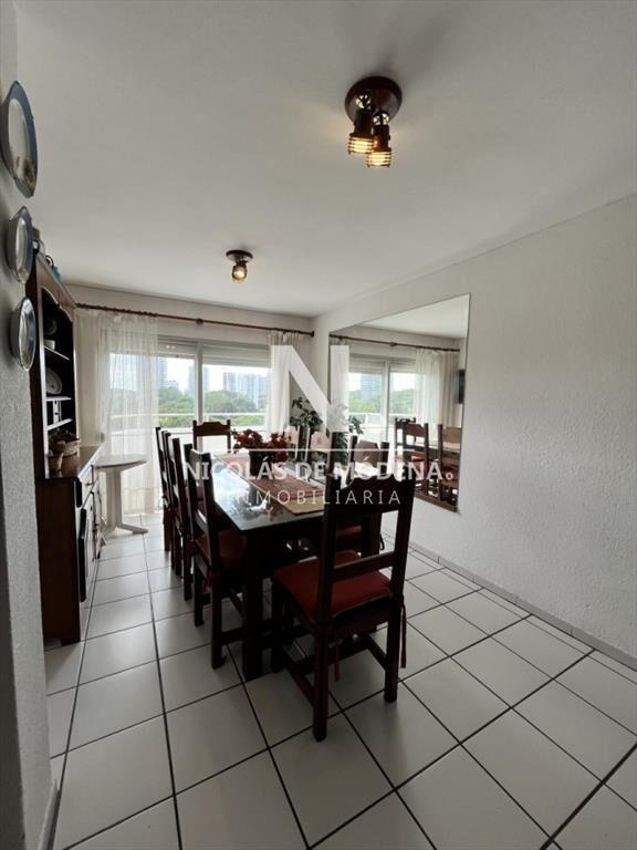 Oportunidad ! Vende apartamento de 3 dormitorios