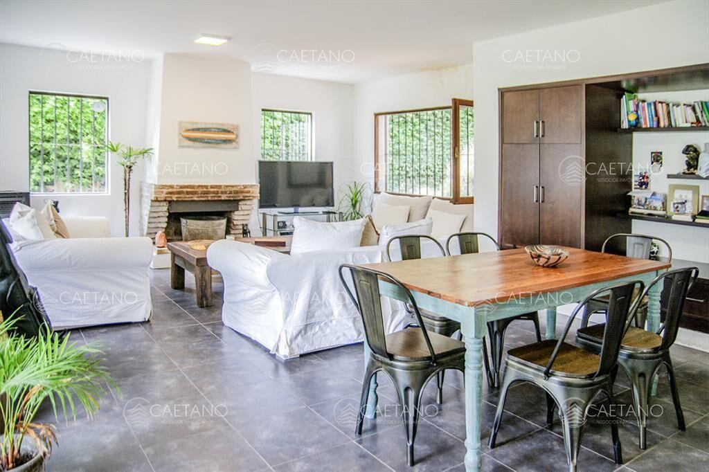 Excelente chalet de 5 dormitorios en venta a pasos de Playa