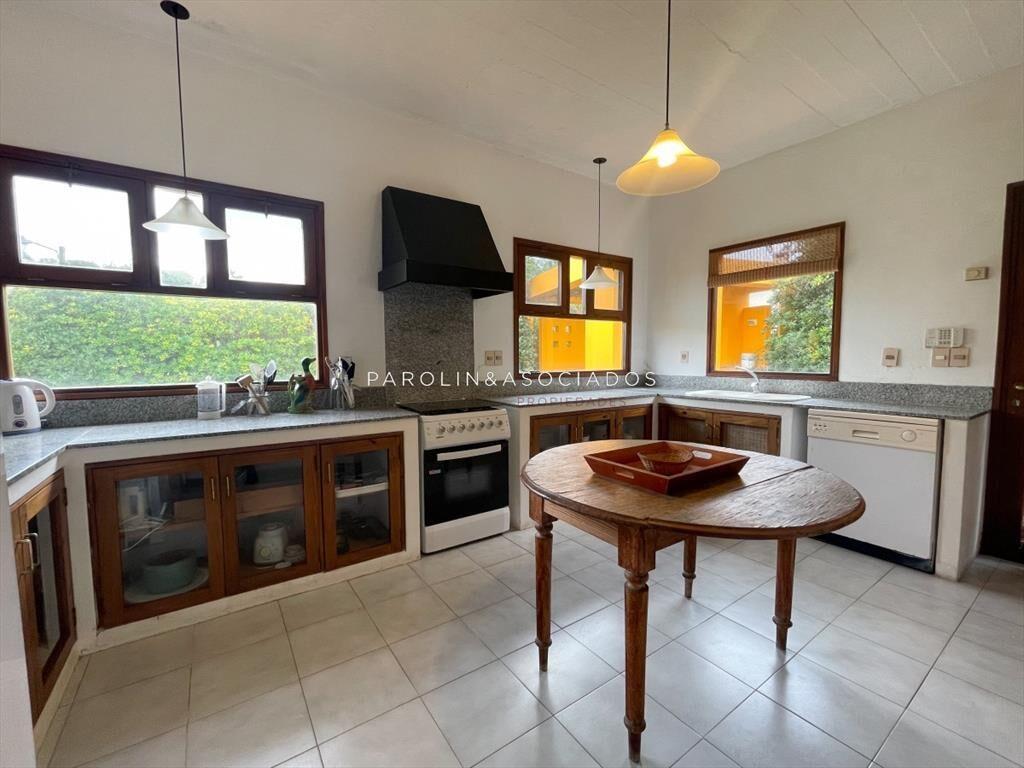 Casa de 5 dormitorios en venta en BahÃ­a del Pinar, Punta d
