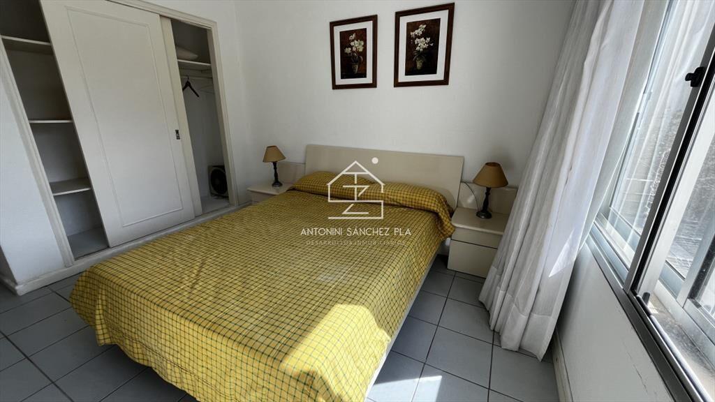 Apartamento luminoso con vista a la -
