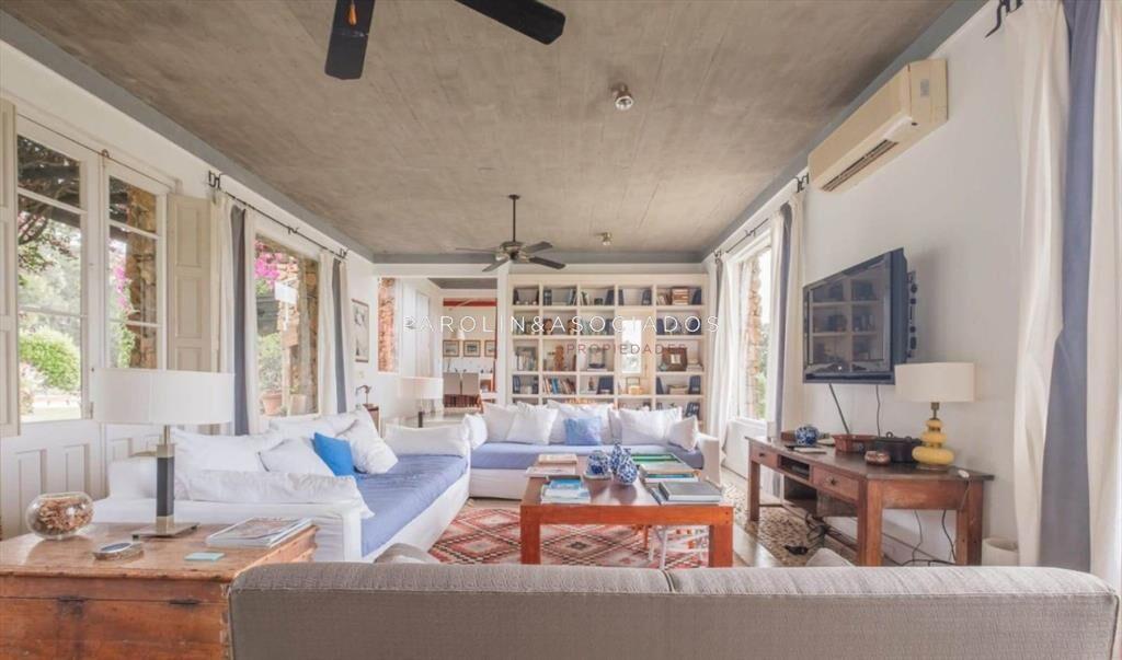 Chacra en Venta de 8 Dormitorios en Camino Punta