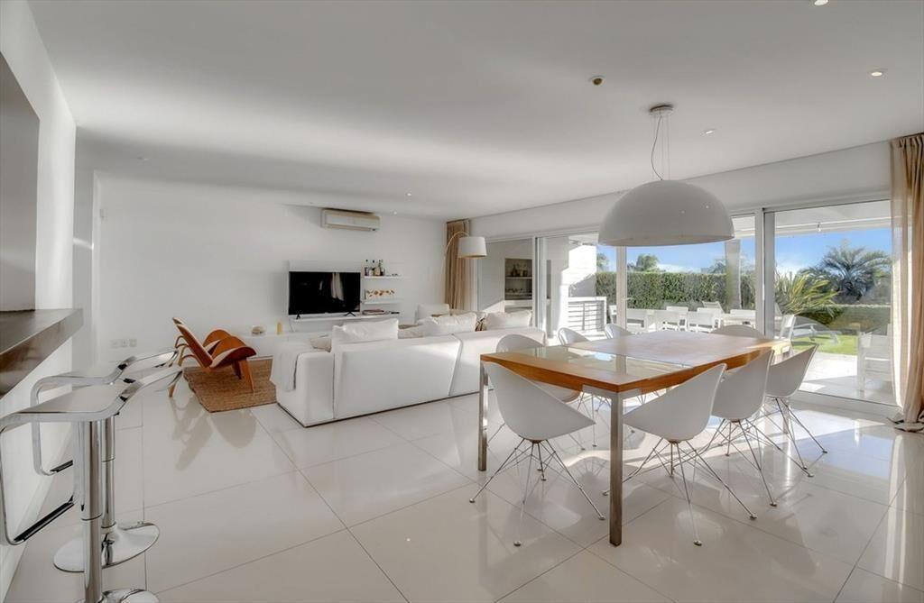 VENTA EN PUNTA BALLENA 3 DORMITORIOS CON PISCINA