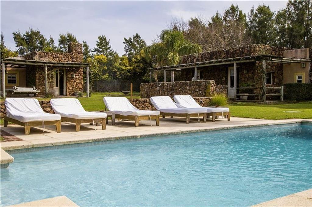 Casa en Manantiales alquiler 8 suites piscina