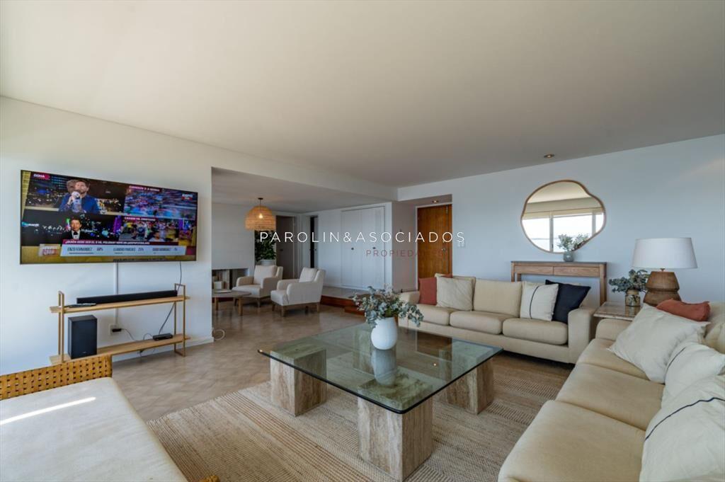 Apartamento en venta de 3 dormitorios en edificio
