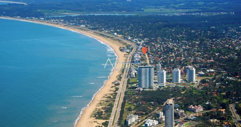 Terreno en Mansa a 1 cuadra del mar, permite PH.