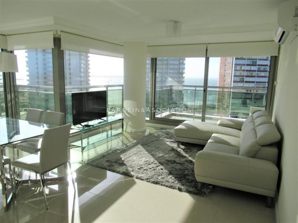 Hermoso apartamento en venta con agradable vista al mar en