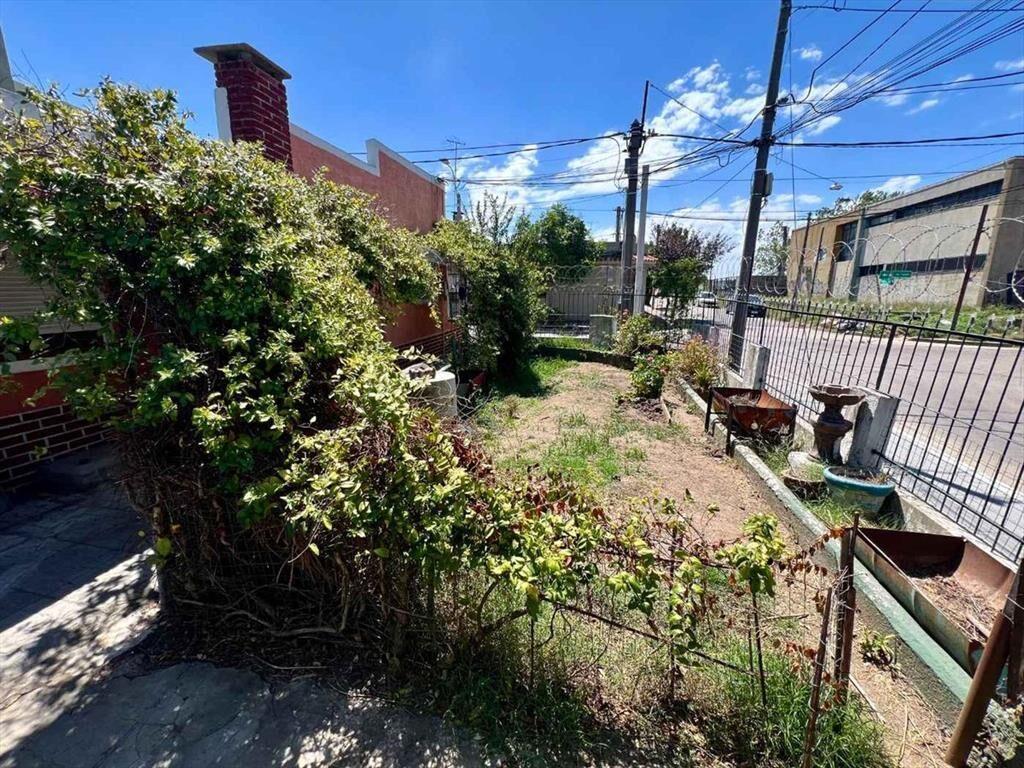 Venta casa Pando 2 o 3 dormitorios jardin y garaje