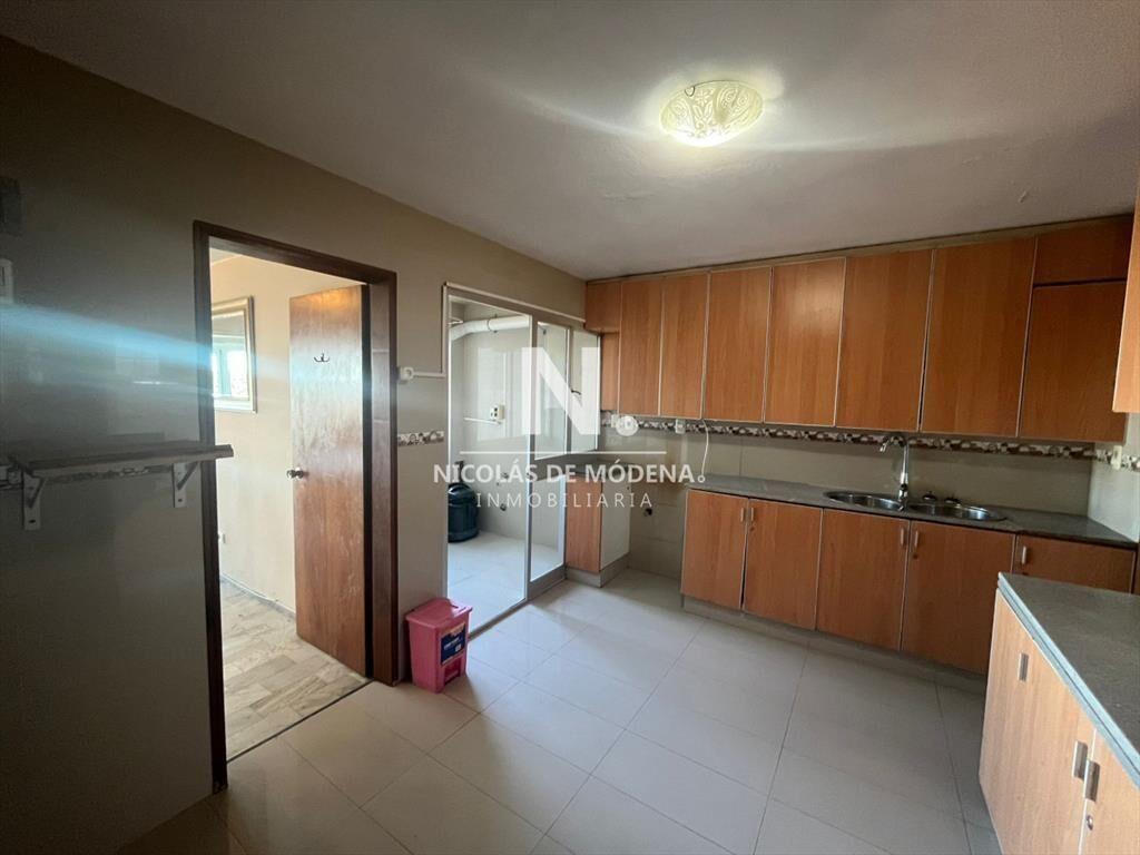 Apartamento en Venta de 3 dormitorios en Av. ,