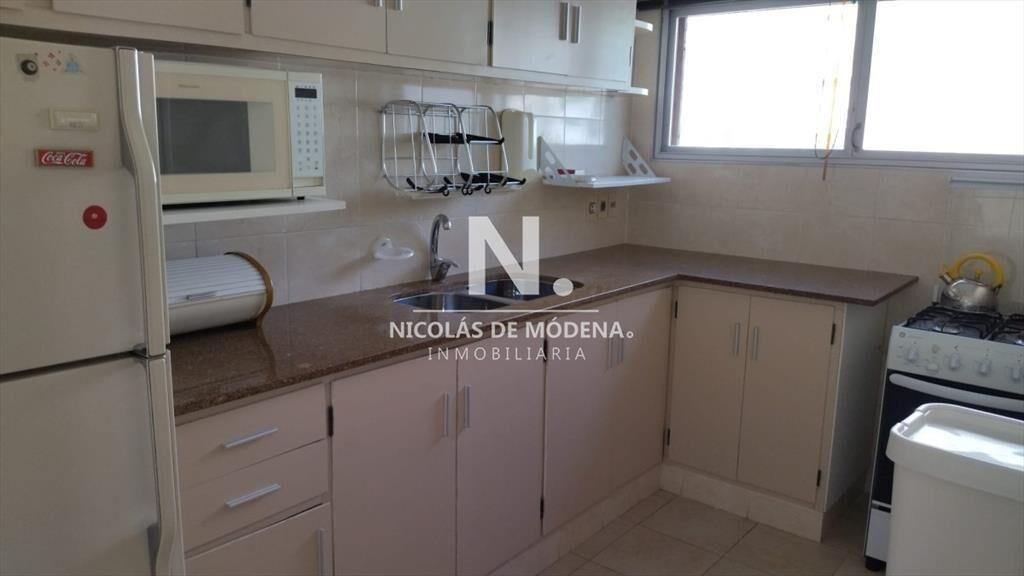 OPORTUNIDAD. VENDE APARTAMENTO FRENTE AL MAR CON