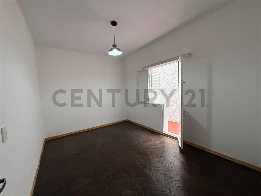 Alquilado en $ 28.500 - 2 dormitorios-2 patios- GC bajos-...