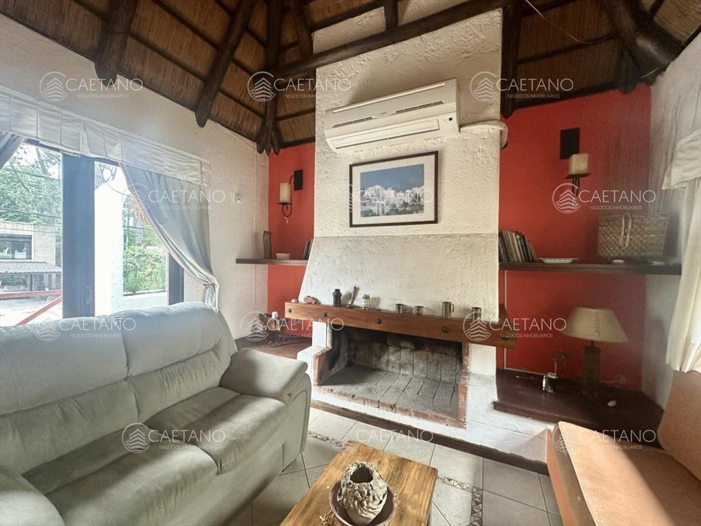 Venta Casa Quincho - 4 Dormitorios + Pileta - Del