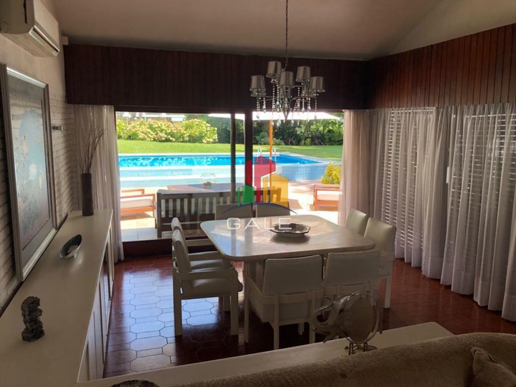 Excelente Casa de 7 Dormitorios, Piscina, y en
