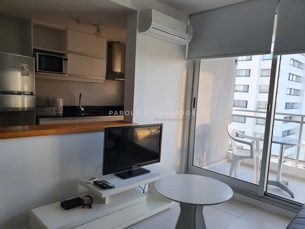 Apartamento en venta en edificio Bellagio, Punta Este.