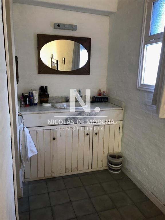 Vende casa de 3 dormitorios en La Barra.