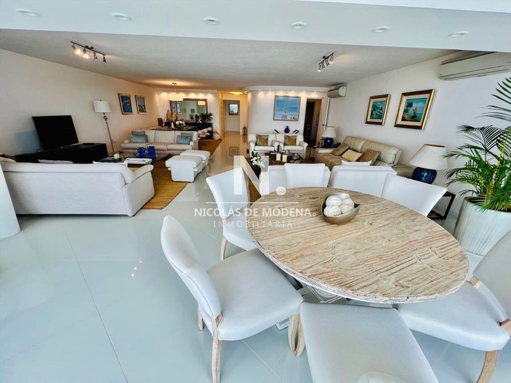Departamento de 4 dormitorios en venta en de Mar,