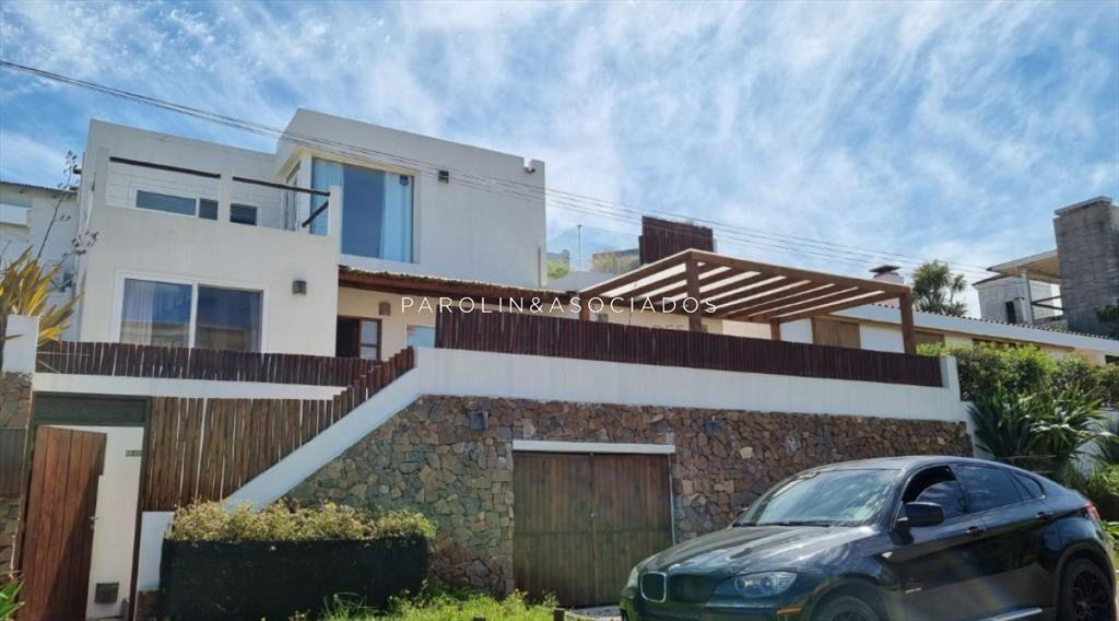Casa En Venta Ubicada en La Barra Con Vista Al