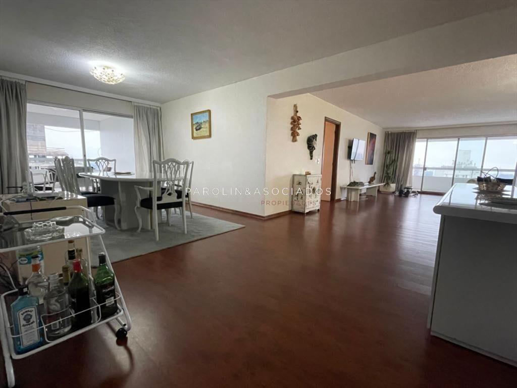Apartamento en venta de 3 dormitorios en torre