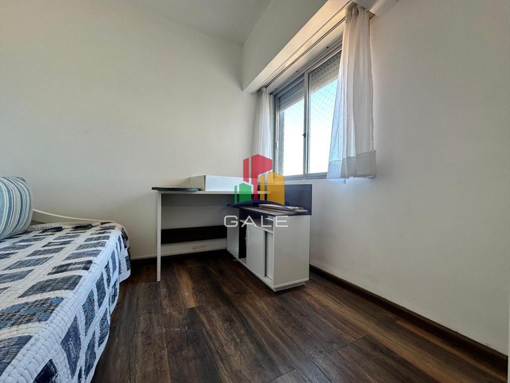 Apartamento de dos dormitorios y dependencia de