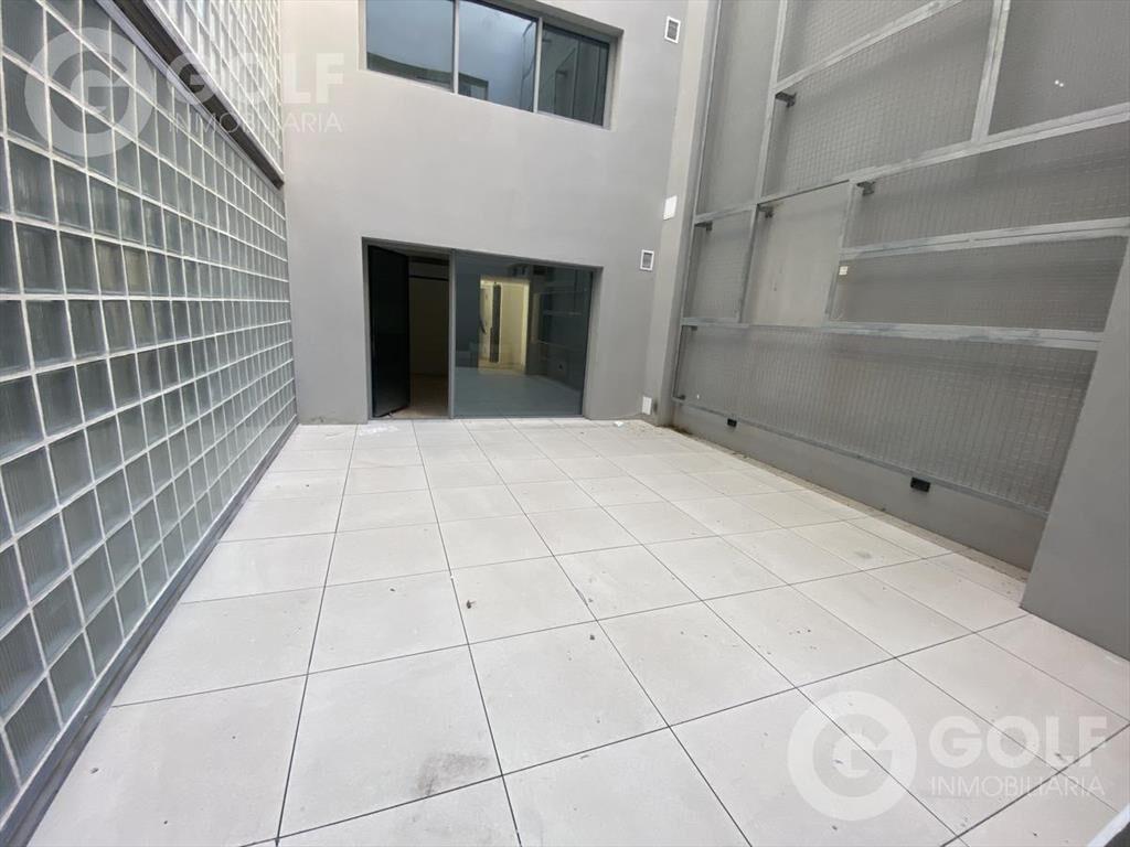 Venta de apartamento de 2 dormitorios con patio y renta
