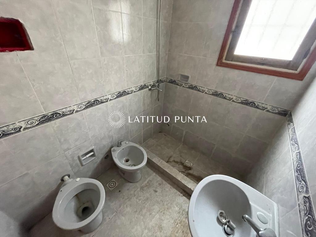 Maldonado centro, casa de dos dormitorios