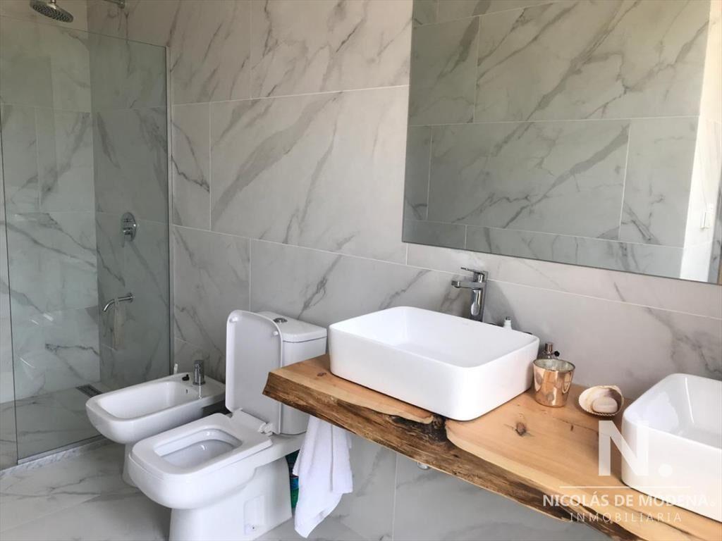 Moderna Casa de Cuatro dormitorios en Venta en JosÃ© Ignaci