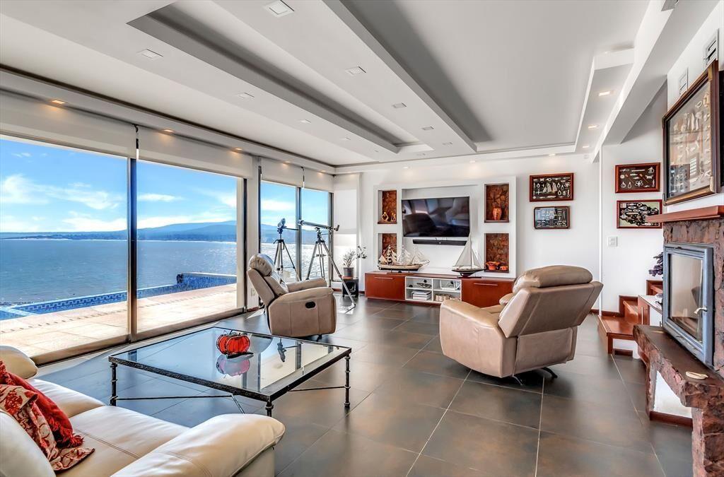 Casa a la Venta Frente al Mar en Piriápolis