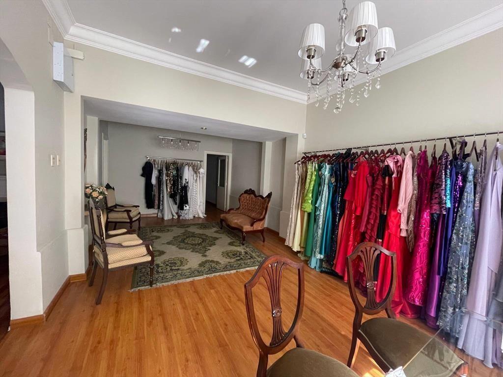 Venta de Casa con 4 dormitorios y doble garaje en Pocitos