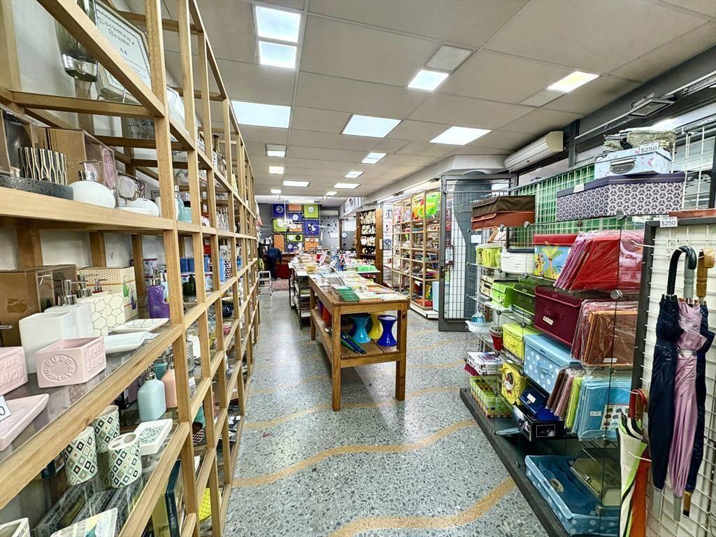 Venta de Local comercial con 294 Mts2 en Cordón sobre 18 de