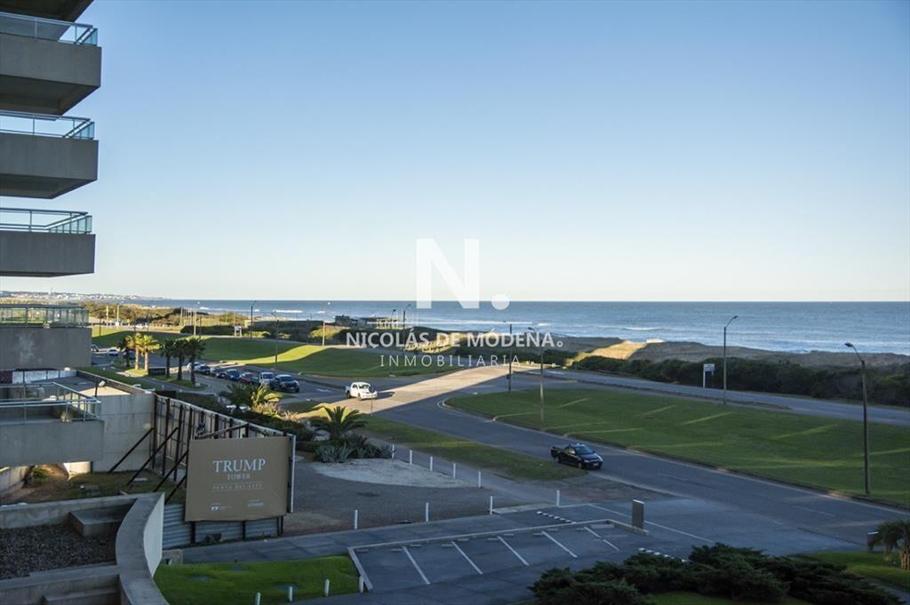Departamento en venta frente al mar. Torre Lobos,