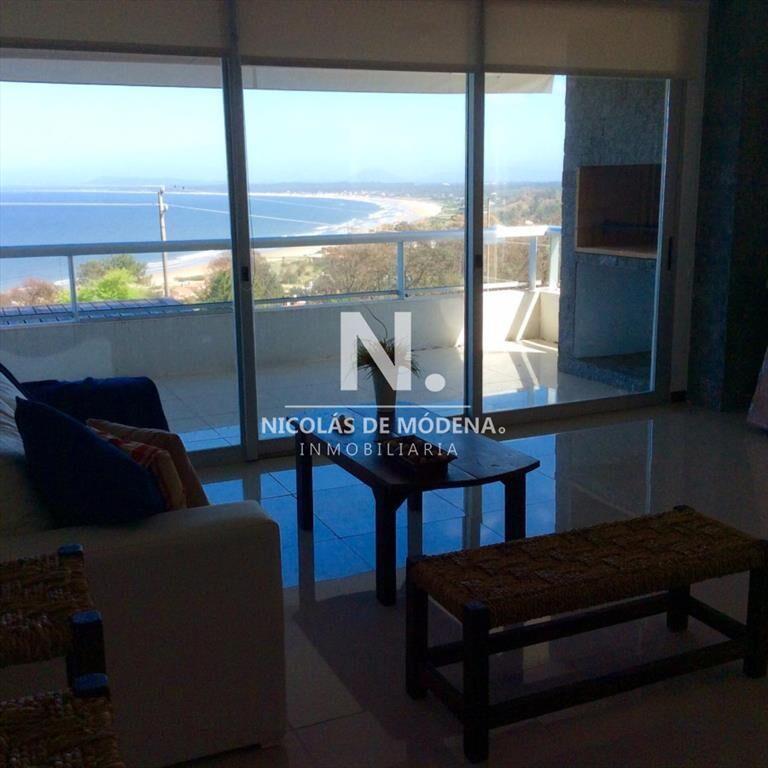 Departamento en la bahía de Punta Ballena.