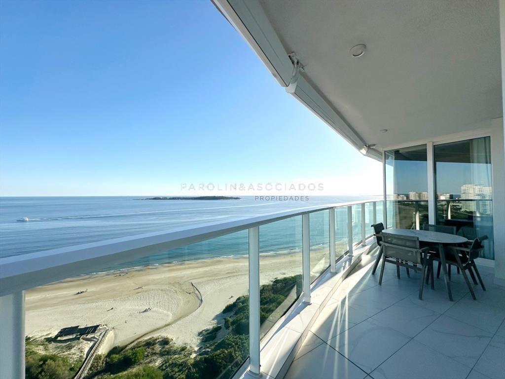 Apartamento en venta en edificio Paramount de 3 +