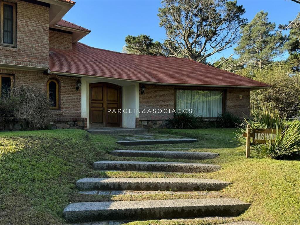 Casa en venta de 4 dormitorios en Golf, Punta del Este.
