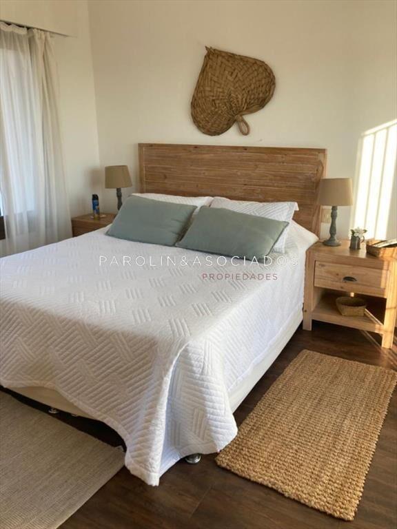 Casa en venta de 4 dormitorios en La Barra, Punta del Este.