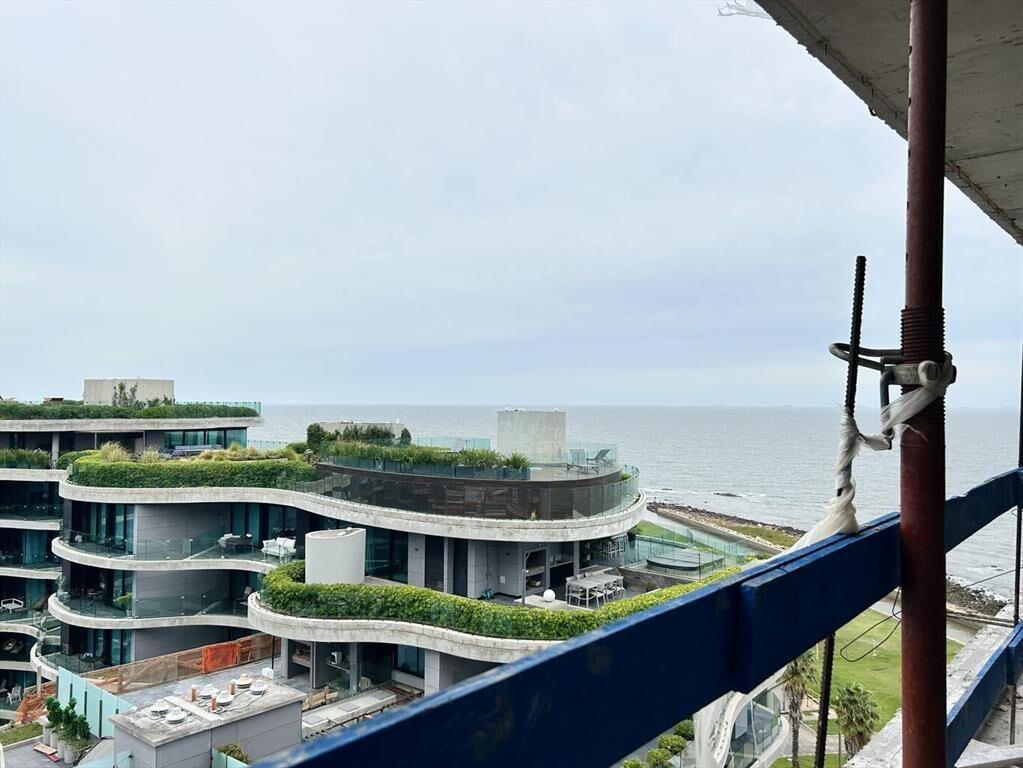 Venta apartamento 1 dormitorio en piso alto con garage a es