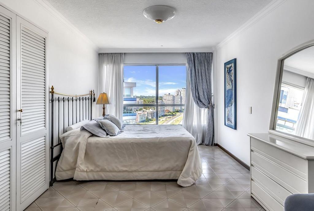 Apartamento 4 dormitorios venta vista a la brava