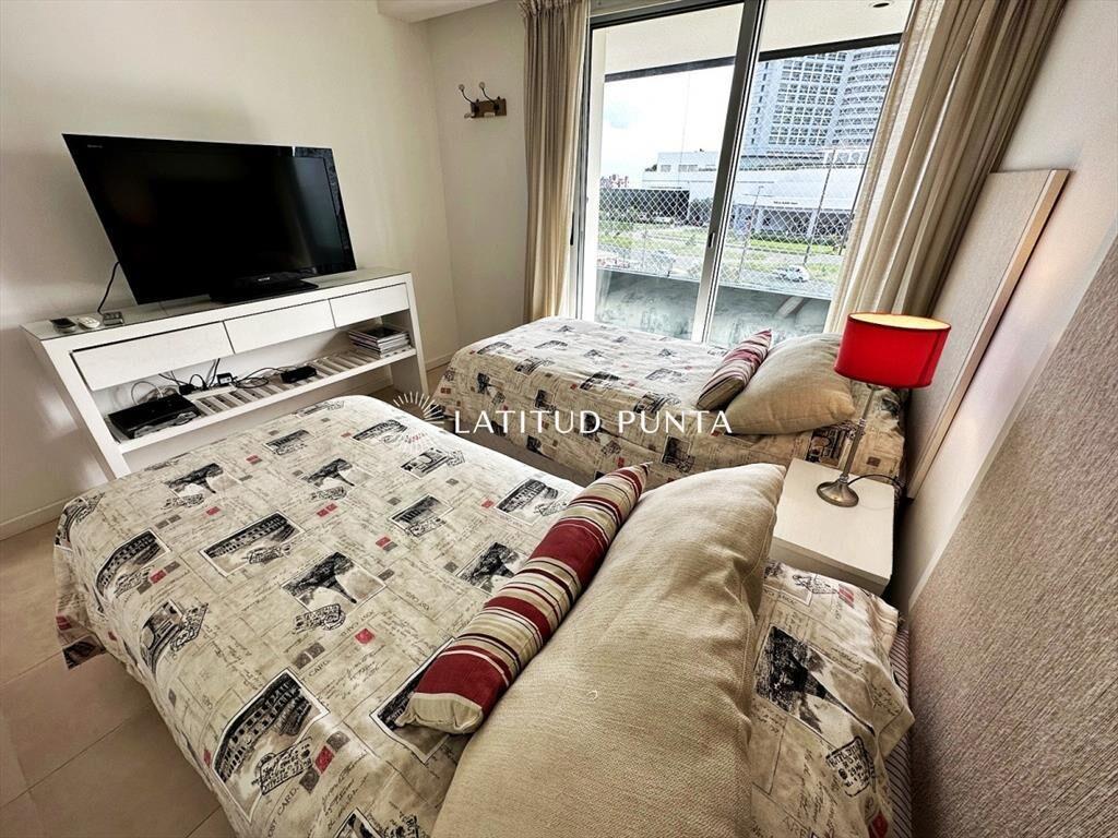 Mansa, apartamento de 3 dormitorios con servicios