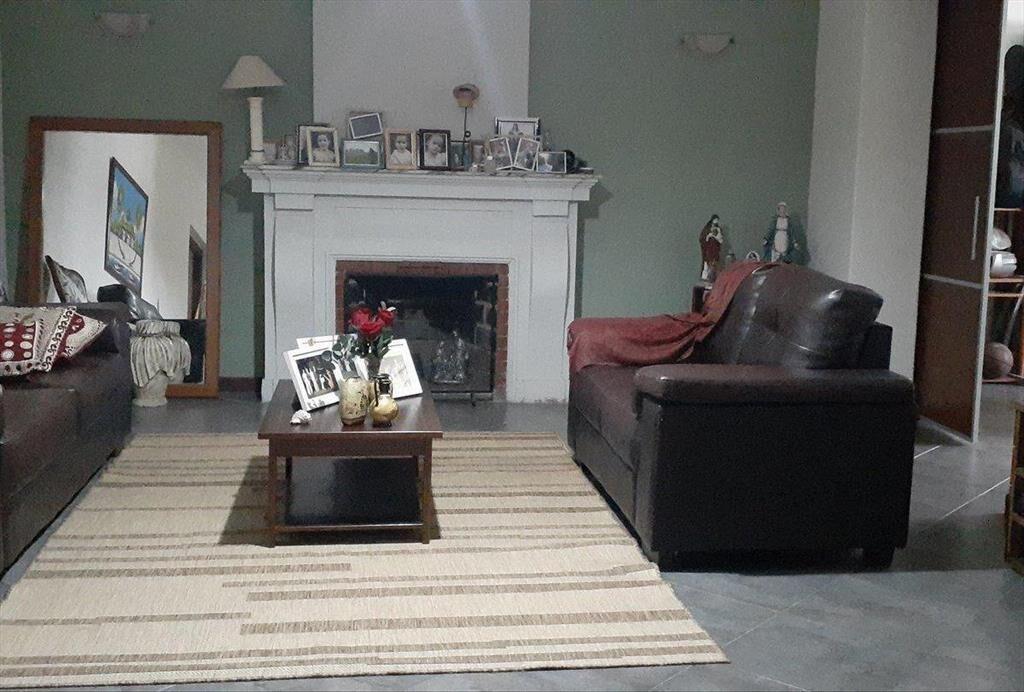 Venta de Casa en Salto, 5 Dormitorios 4 Baños