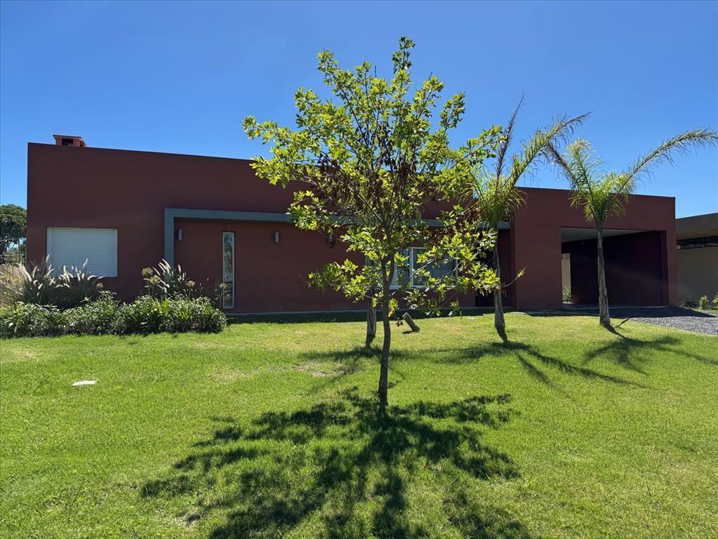 HERMOSA CASA 5 DOR. 4 BAÑOS. GGE. VIÑEDOS