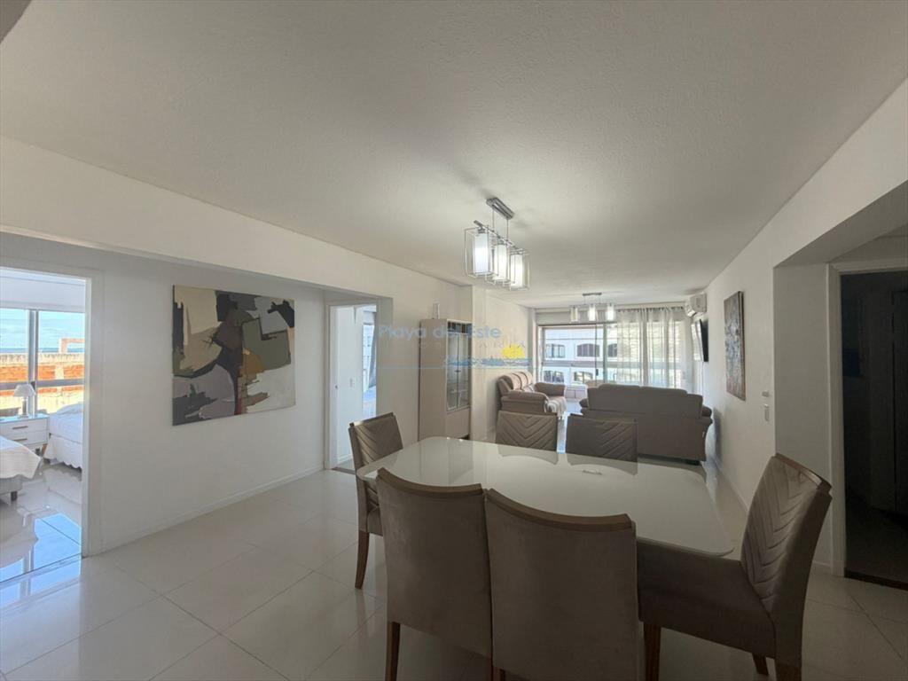 Apartamento de 3 dormitorios en alquiler anual e
