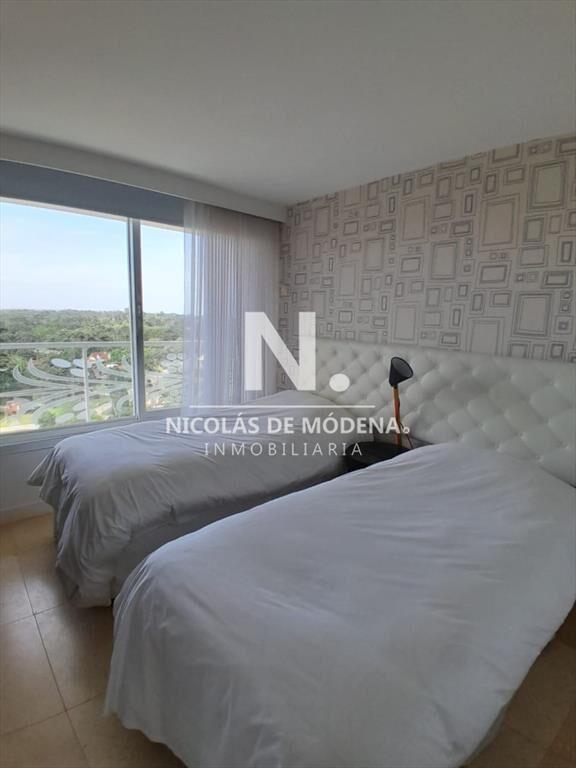 apartamento de 2 dormitorios y 2 baños, ubicado
