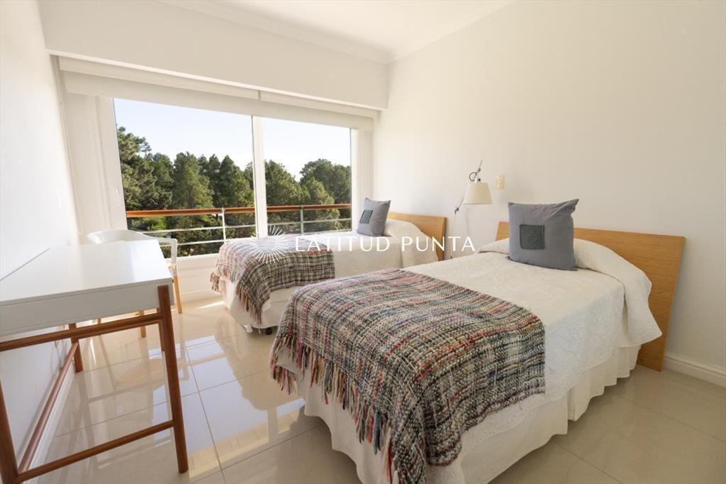Apartamento en venta Playa Mansa 4 ambientes