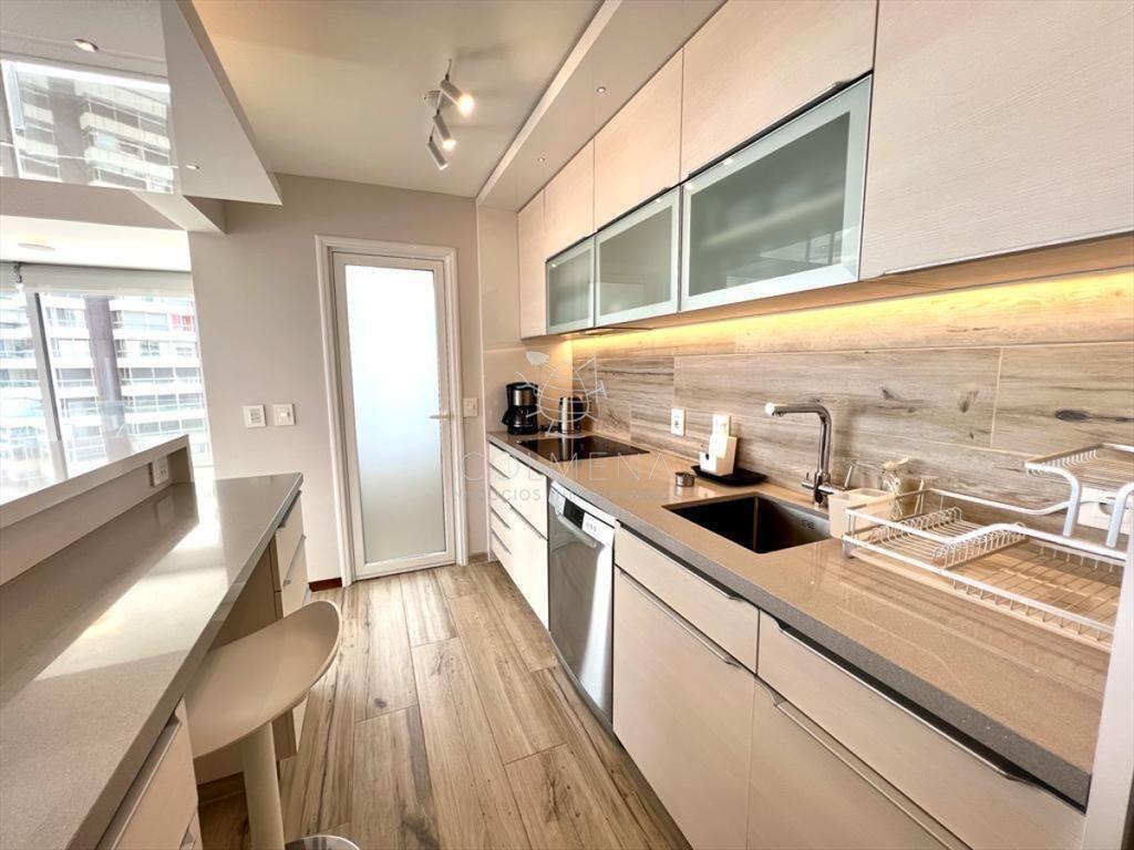 Apartamento con excelente vista a playa mansa y -