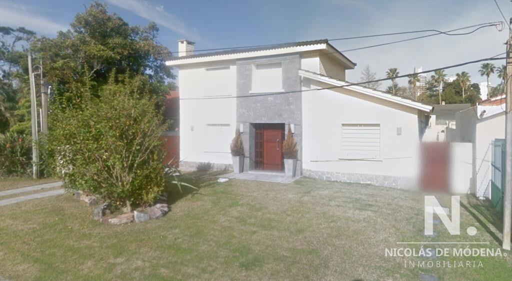 Casa de Cuatro dormitorios completamente reciclada en Venta